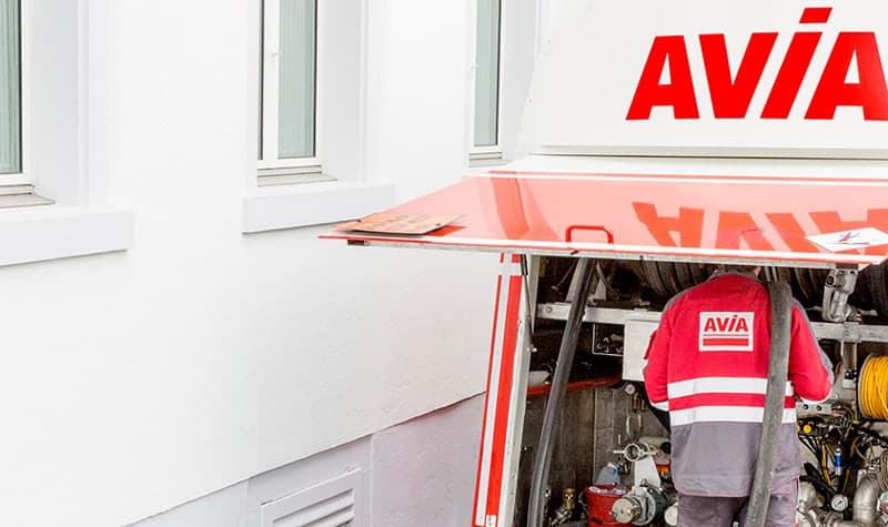 AVIA Tankwagen bei der Heizöl-Lieferung