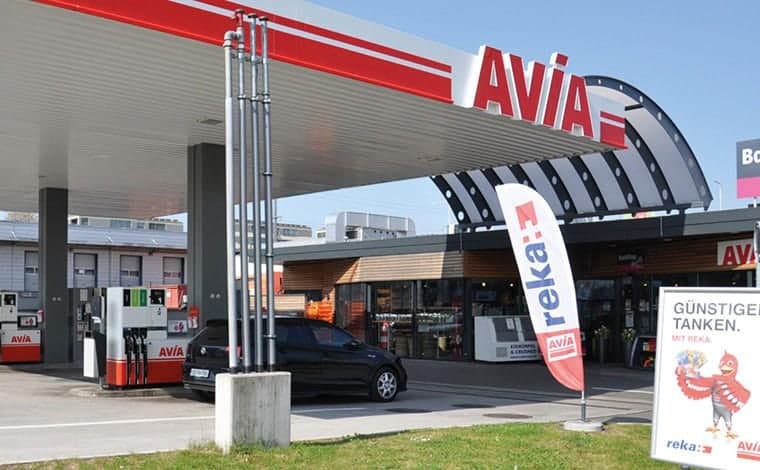 AVIA Tankstelle Rümlang mit Reka-Hinweis