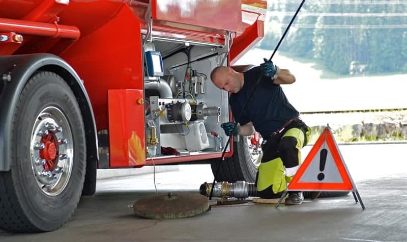 Servicefahrzeug für Tankrevisionen