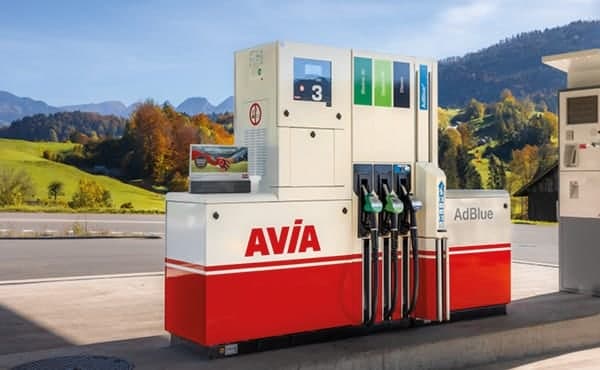 Zapfsäule an einer AVIA Tankstelle